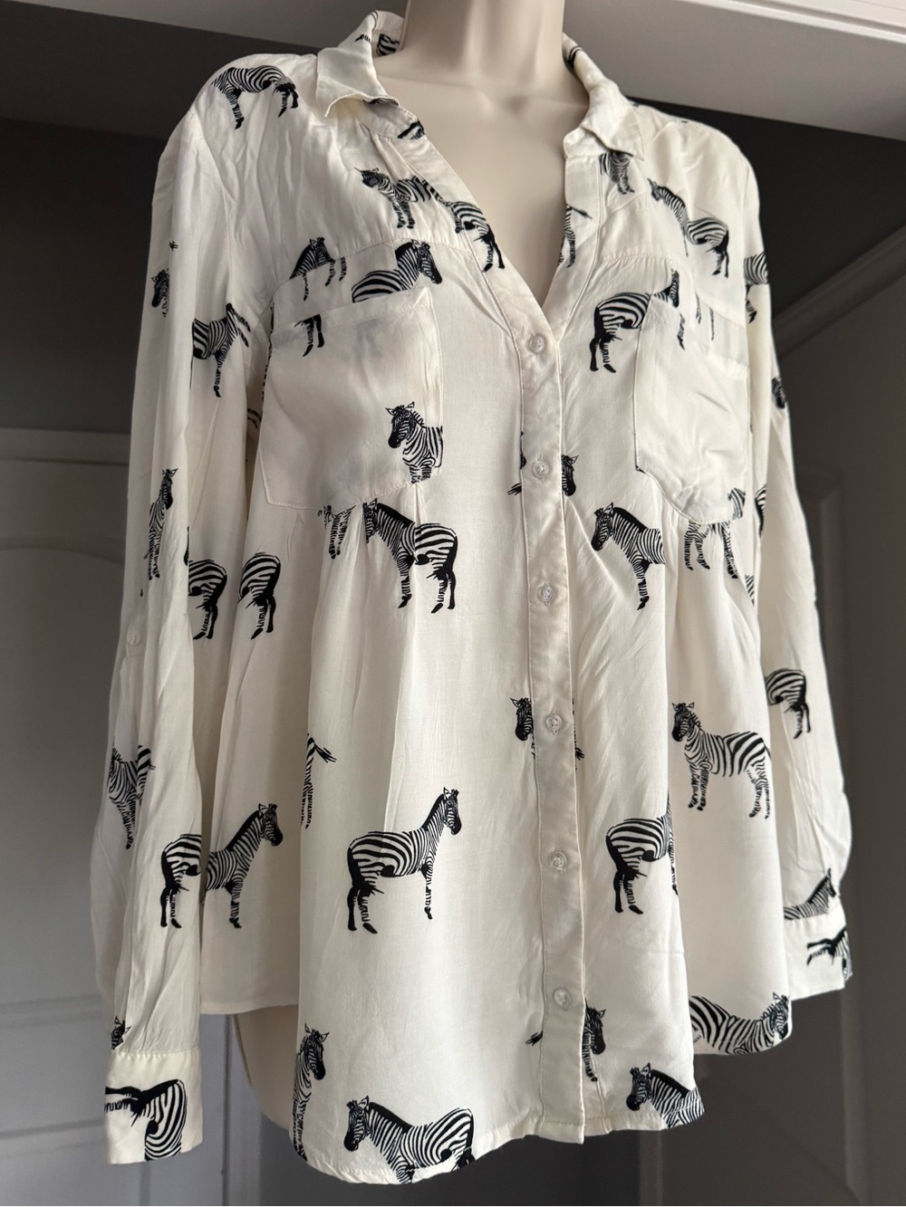 Anthropologie Maeve Zebra Ivory Button Down Shirt 100% Rayon Classic Boho Preppy